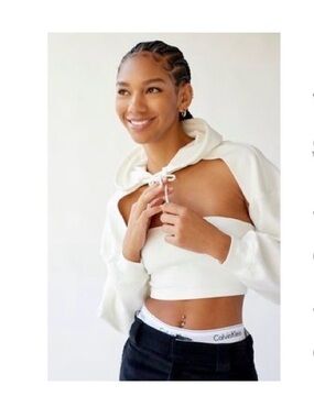 UO Lorde Layered Women's Cream Cut-Out Hoodie Crop Top